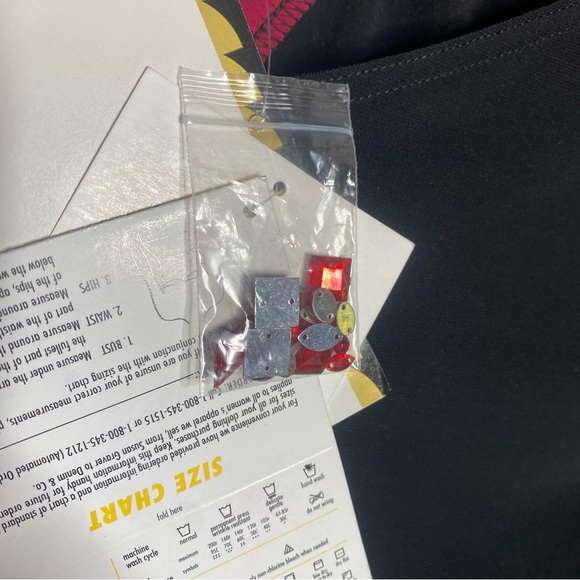 Bob Mackey wearable art red/black slant neck shoulder red bling medallion SZ-SM - Picture 5 of 9